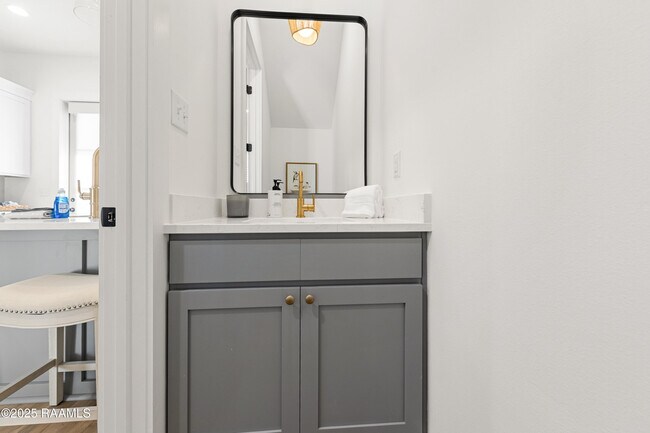 Building Photo - 206 Steiner Oaks