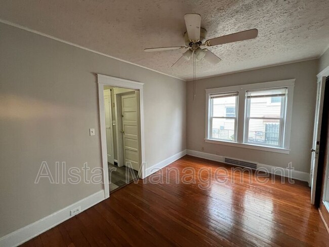 Building Photo - 3268 W 84th St