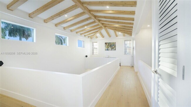 Building Photo - 1201 NE 85th St