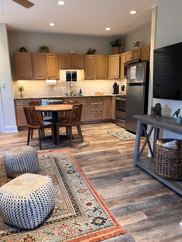 Building Photo - 42085 Sweet Spring Ln