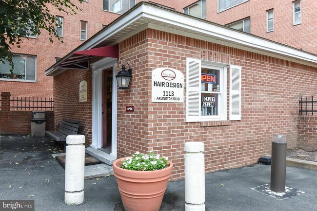 Building Photo - Commuter's Dream