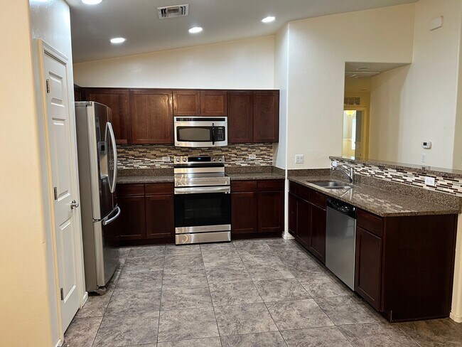 Building Photo - 4137 E Shadow Branch Dr