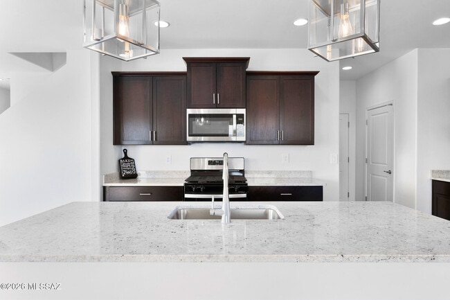 Building Photo - 7801 S Walnutview Dr