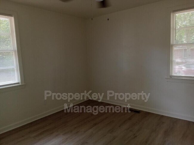 Building Photo - 2836 Knox St