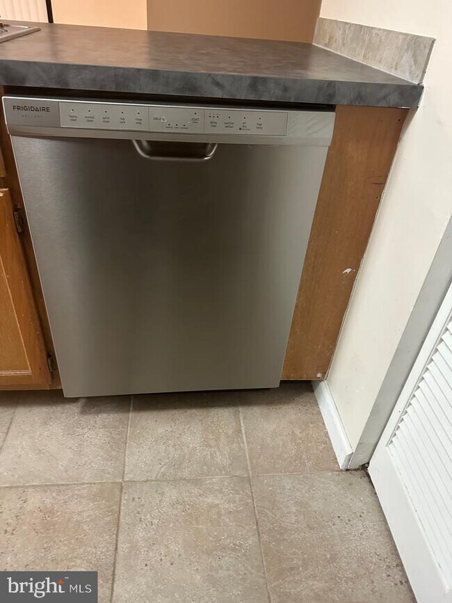 Building Photo - 113 The Woods