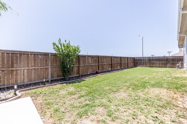 Building Photo - 2034 Carter Ln