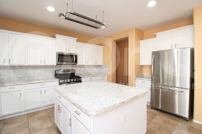 Building Photo - 14205 W Mauna Loa Ln