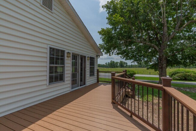 Building Photo - 4 Bed, 3, Bath Single Family Home in Ranson, WV