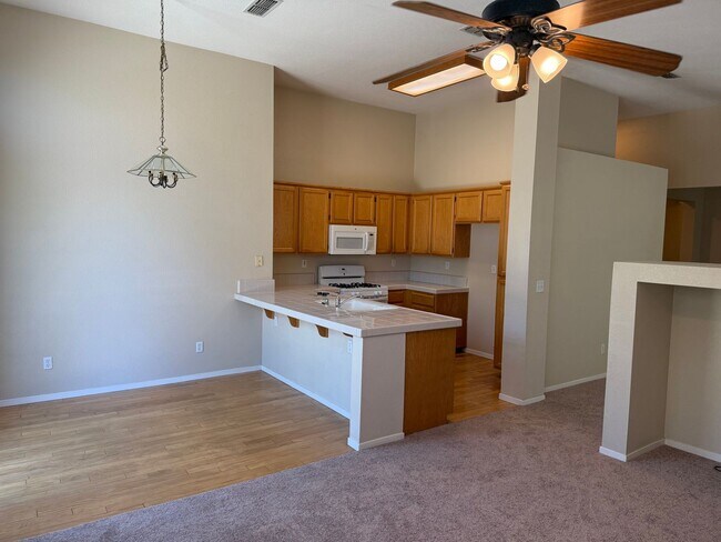Building Photo - NICE SINGLE STORY HOME NEAR PARK AND SCHOOLS!