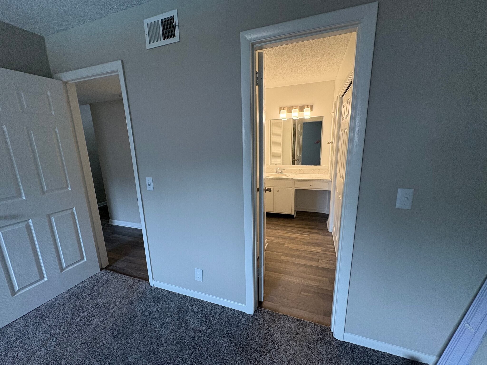 Building Photo - 1005 Hickory Hill Ln