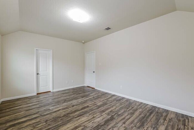 Building Photo - 5710 Kyle Cove Dr