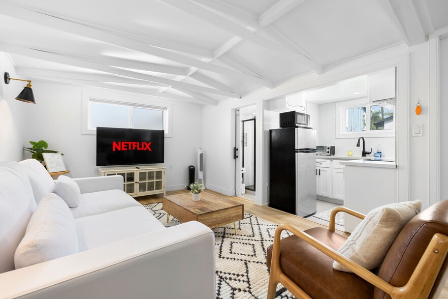 Building Photo - 614 Knob Hill Ave