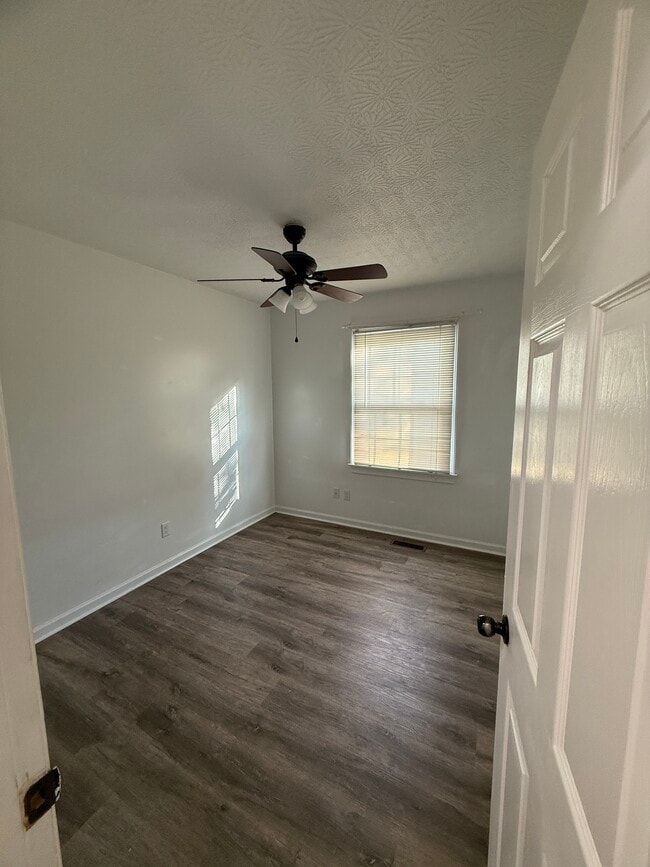 Building Photo - 3 Bedrooms House, Rockingham County