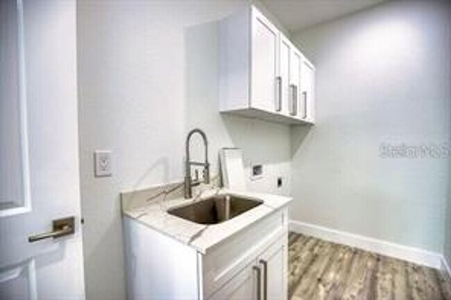 Building Photo - ANNUAL UNFURNISHED RENTAL located in Burnt...