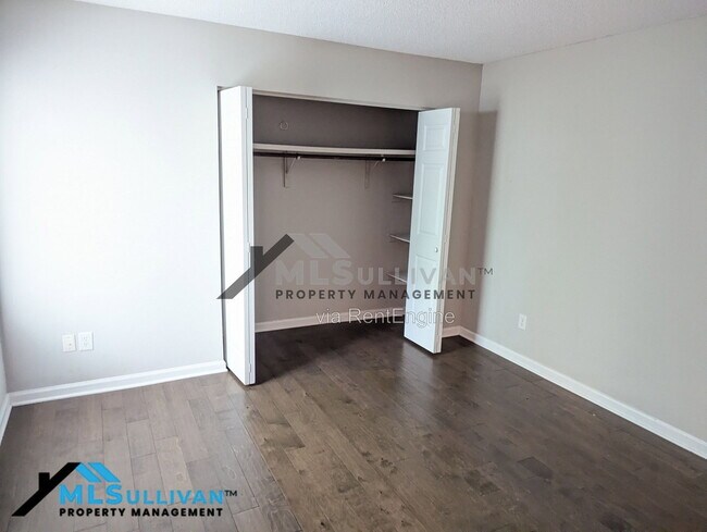 Building Photo - 4101 Five Oaks Dr