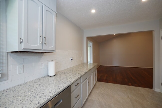 Building Photo - 505 Westchester Dr