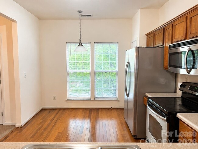 Building Photo - 913 Tiger Ln