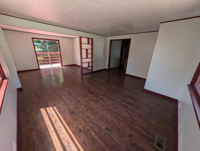 Building Photo - A Quarky Bremerton Original! Tons of Space...