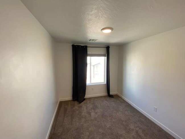 Building Photo - Coming Soon! 3 Bedroom 2 bath with Garage-...