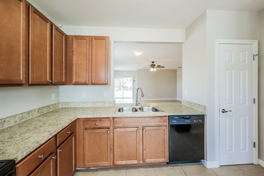 Building Photo - 627 SW 27th Terrace