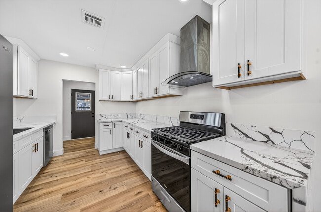 Building Photo - 1667 Valencia Ave