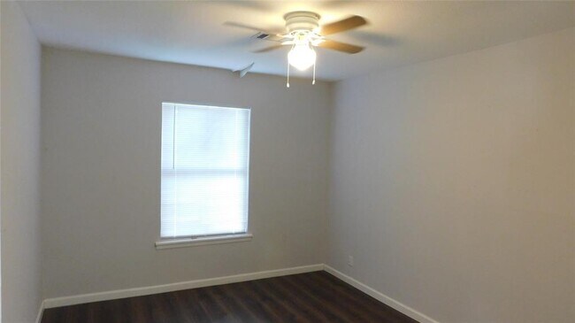 Building Photo - 2206 Silverbonnet St