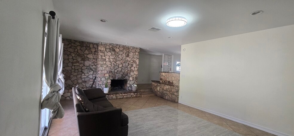 Primary Photo - 1716 Kiltie Way