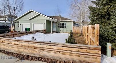 Building Photo - 3 Bedroom Townhome on Hunters Way
