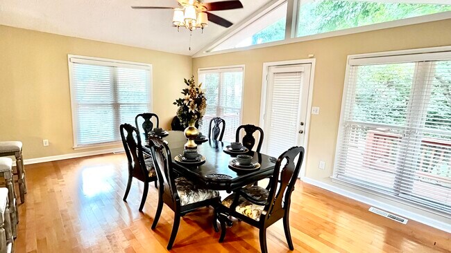 Dining Area - 5612 N Hills Dr