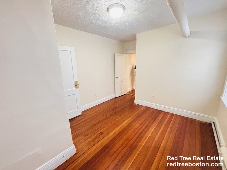 Building Photo - 524 Cambridge St