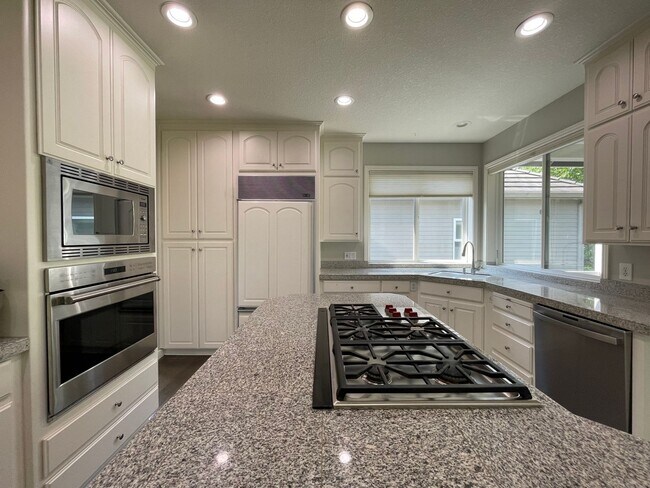 Building Photo - Custom Traditional Home in Montreux Neighborhood 3Bd/2Ba Home with 3 Car Garage!! Close to Cedar ...