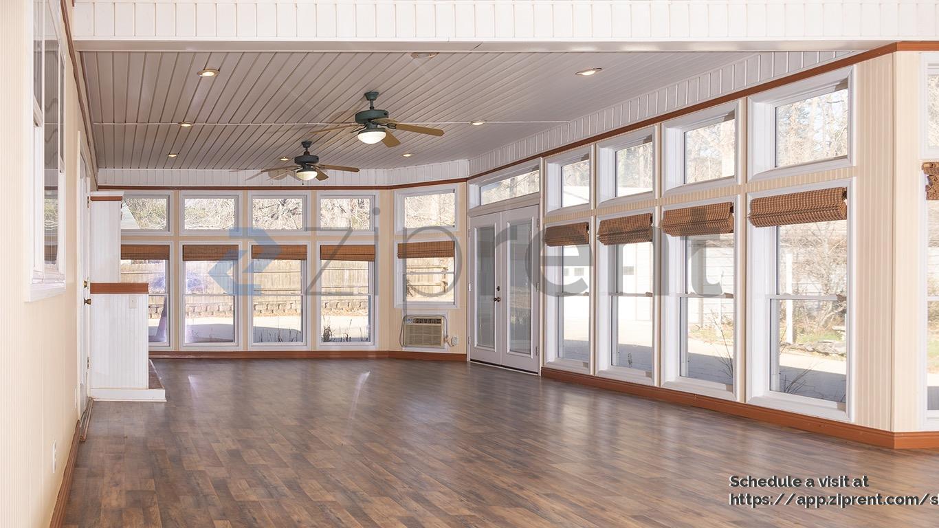 Building Photo - 1108 Lone Oak Rd