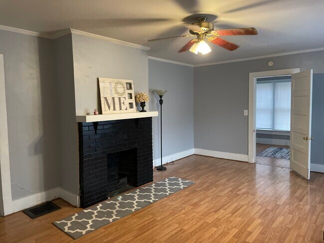 Building Photo - 858 Gracey Ave