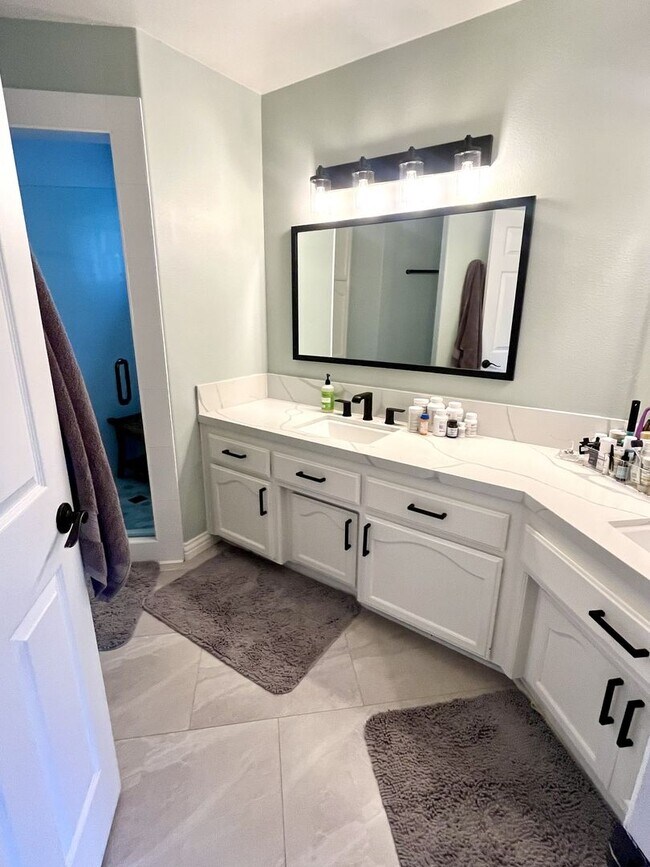 Building Photo - Charming 3 Bedroom 2.5 Bath home in Pismo Heights