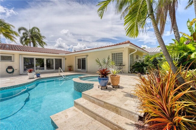 Building Photo - 2000 Admirals Way