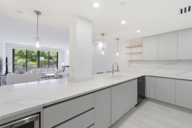 Building Photo - 251 Crandon Blvd