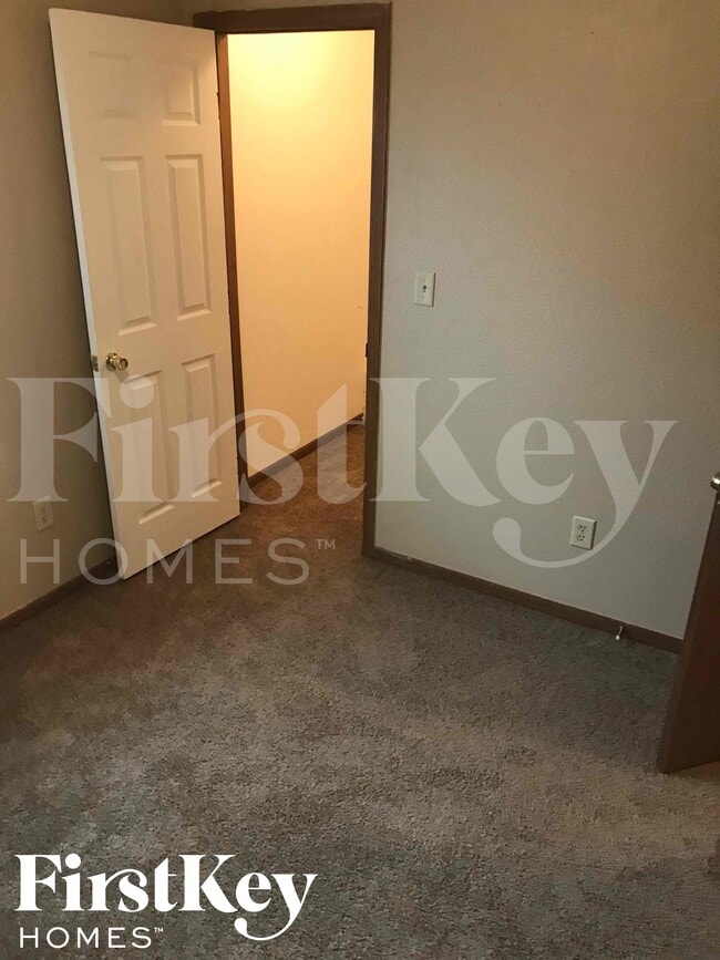 Building Photo - 17812 Sanibel Cir