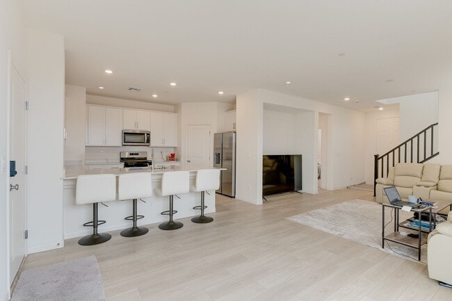 Building Photo - SPACIOUS 4BEDROOM 3BATH HOME IN INSPIRADA