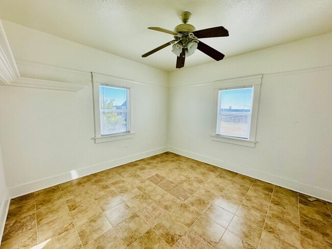 Building Photo - Country-style home with 3 bedrooms, Upstairs Den/Office, 2 baths offering a charming and peaceful...