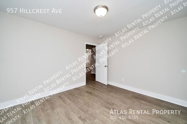 Building Photo - 957 Hillcrest Ave