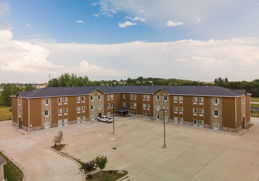 Building - The Bakken Lodge