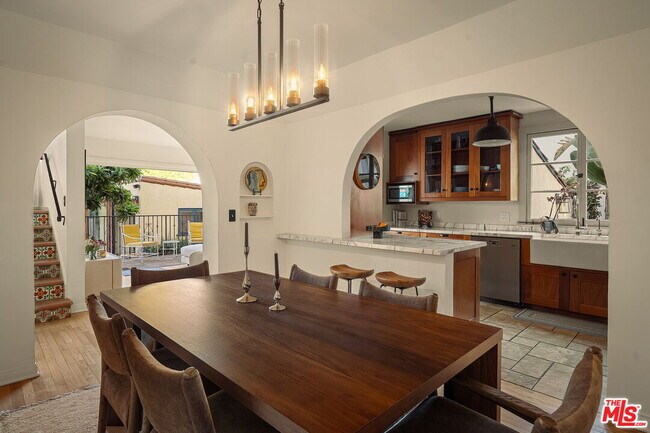 Building Photo - 2223 Cloverfield Blvd