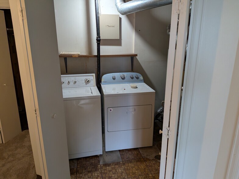 Laundry - 1217 South Flower Circle