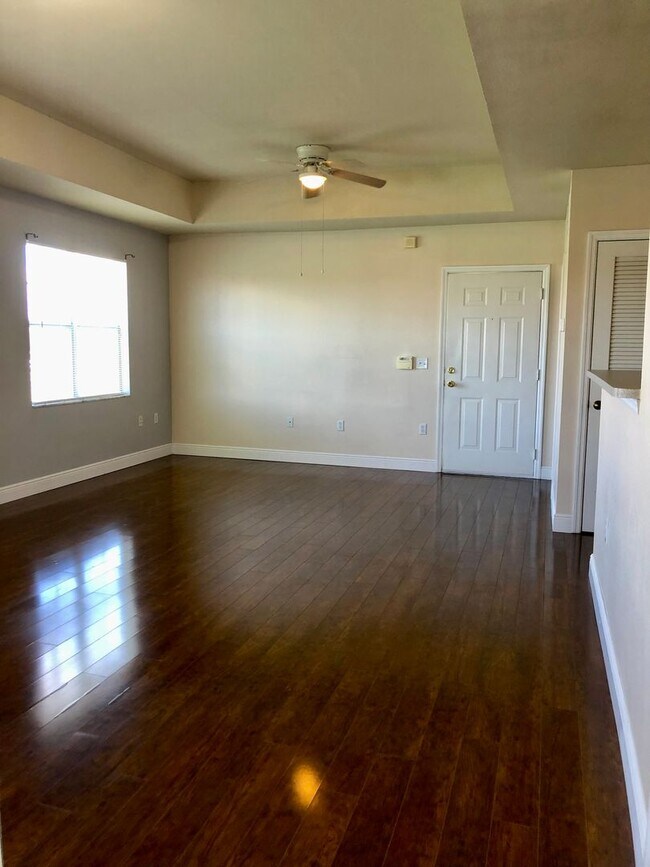 Building Photo - 2/2 with beautiful water views available n...