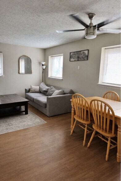 Building Photo - 3360 Burlingame Ave SW