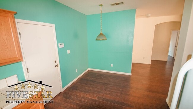 Building Photo - 1733 Pyxis St