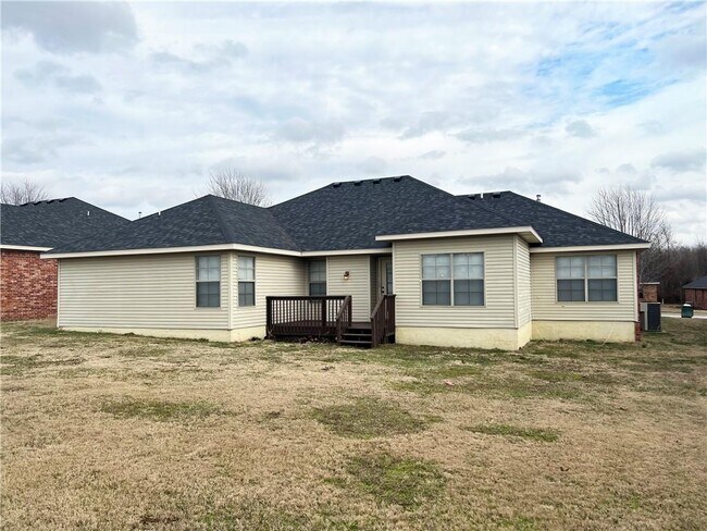 Building Photo - 2827 N Cassius Ln