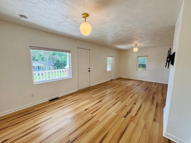 Building Photo - 307 Ellett Rd