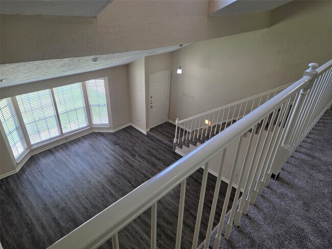 Building Photo - 12902 Skymeadow Dr