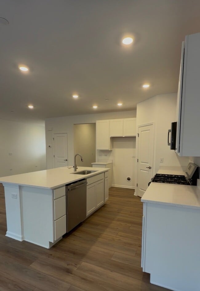 Building Photo - 10232 McMahon Wy